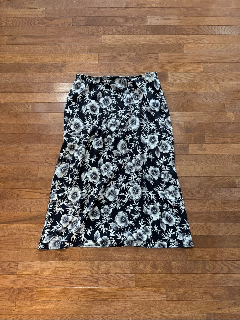 Charter Club Pure Silk Black and White Floral Print 90's Skirt